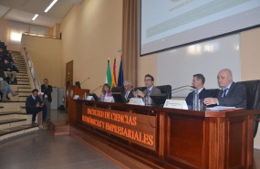 ep el ministro de economia carlos cuerpo en la facultad de economicas de la uex