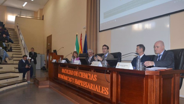 ep el ministro de economia carlos cuerpo en la facultad de economicas de la uex
