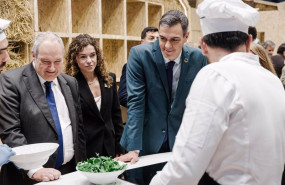 ep el ministro de industria jordi hereu y el presidente del gobierno pedro sanchez en el estand de