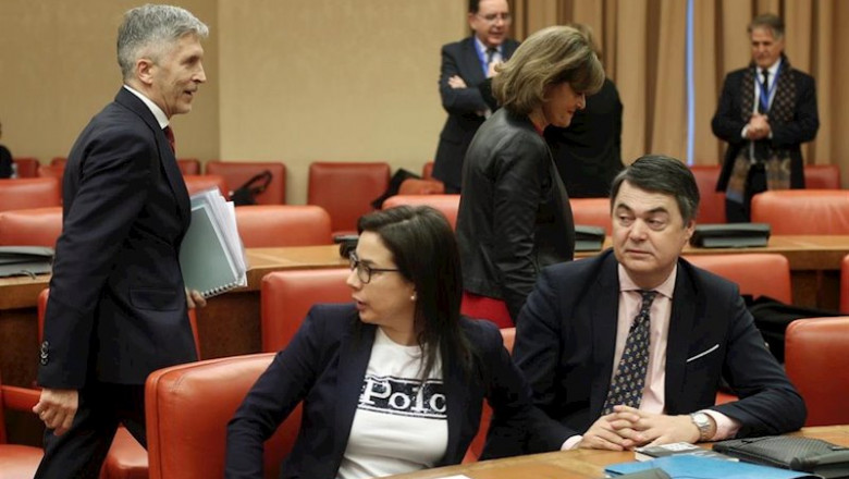 El ministro del Interior, Fernando Grande-Marlaska (izq), a su llegada a la Sala Constitucional para intervenir ante la Comisón de Interior | Eduardo Parra - Europa Press ep el ministro del interior fernando grande-marlaska izq a su llegada a la sala constitucional para