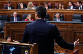 ep el presidente del gobierno pedro sanchez en una replica parlamentaria desde su escano del