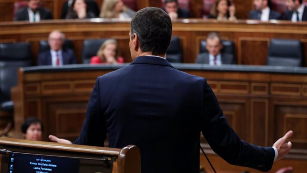 ep el presidente del gobierno pedro sanchez en una replica parlamentaria desde su escano del