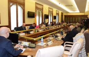 ep el secretario general de recursos agrarios y seguridad alimentaria fernando miranda preside la