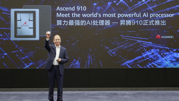 ep eric xu presidente rotativo de huawei durante la presentacion del procesador ascend 910 y la