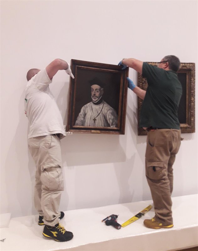 Especialistas cuelgan el 'Retrato de Diego de Covarrubias' del Greco para la exposición del Grand Palais de París | MUSEO DEL GRECO ep especialistas cuelgan el retrato de diego de covarrubias del greco para la exposicion del grand