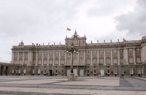 ep fachada del palacio real durante el primer dia de la cuarta semana de estado de alarma decretado