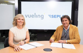 ep franoise barrard subdirectora de operaciones de vueling y tristan gonzalez jefe de la seccion