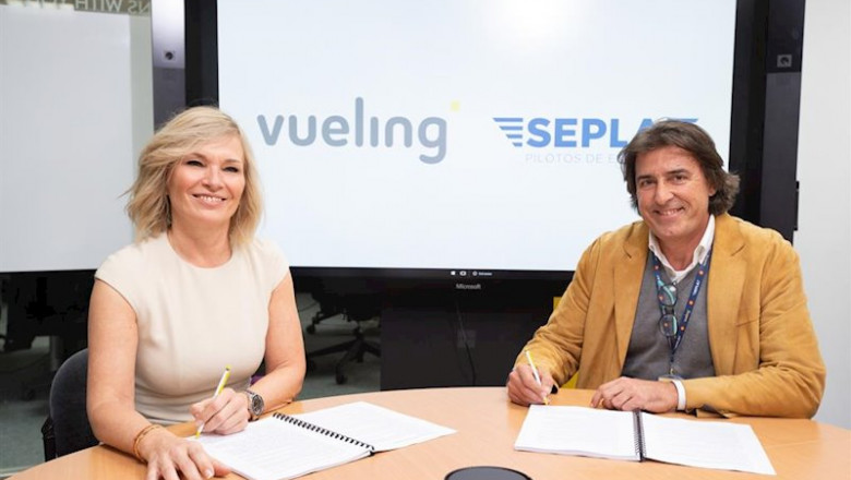 ep franoise barrard subdirectora de operaciones de vueling y tristan gonzalez jefe de la seccion