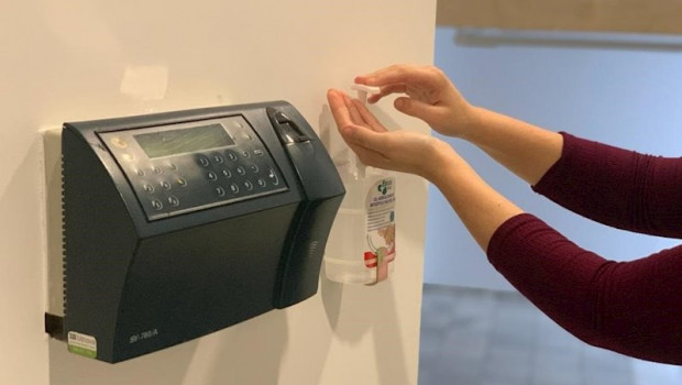 ep imagen de dispensadores de gel antiseptico instalados