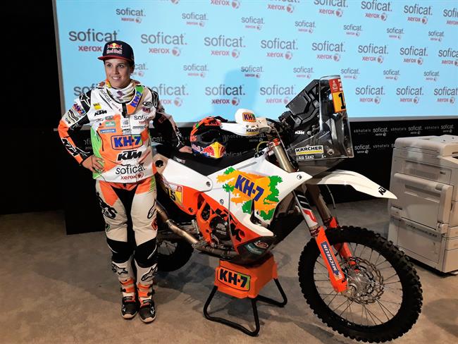 La piloto española Laia Sanz presenta su moto para el Dakar 2018 | EUROPA PRESS ep la piloto espanola laia sanz presentamotodakar 2018