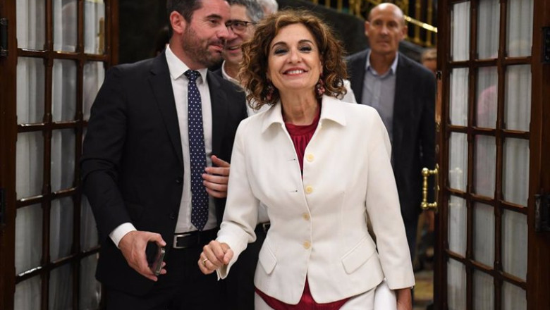 La vicepresidenta primera y ministra de Hacienda, María Jesús Montero, a su salida de una sesión plenaria, en el Congreso de los Diputados, a 25 de junio de 2024, en Madrid (España). | Fernando Sánchez - Europa Press ep la vicepresidenta primera y ministra de hacienda maria jesus montero a su salida de una sesion