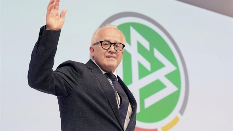 FILED - 27 September 2019, Frankfurt/Main: President of the German Football Association (DFB) Fritz Keller stands under a DFB logo. The leadership of the German football federation (DFB) on Wedesday condemned the recent outbreak of violence against amateu | Boris Roessler/dpa - Archivo ep main president of the german football association dfb fritz keller stands under a dfb logo the