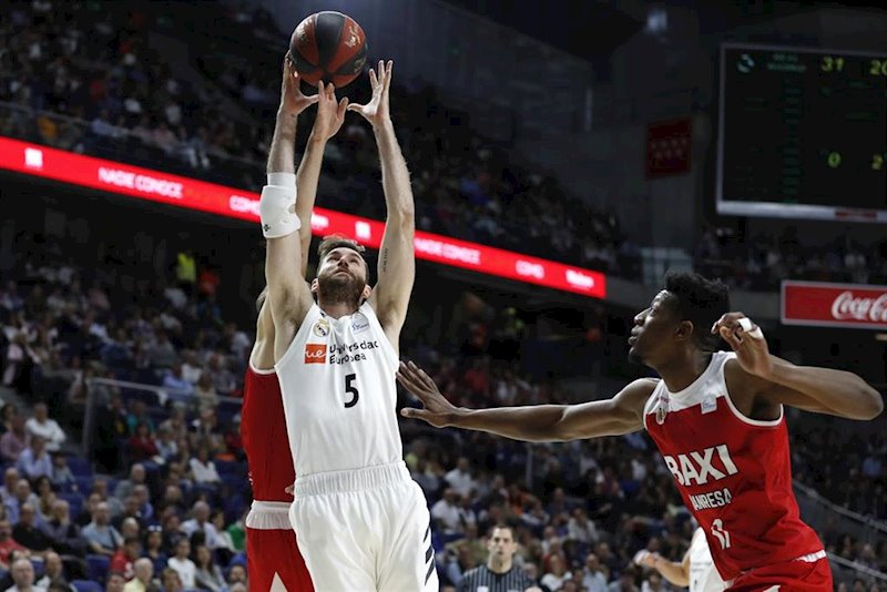 ep rudy fernandez atrapa un rebot en el reial madrid - baxi manresa