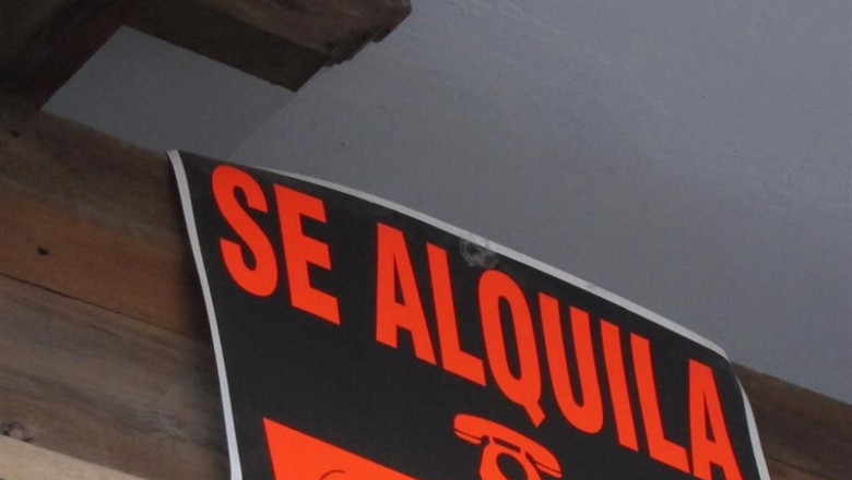 EUROPA PRESS - Archivo ep se alquila cartel alquiler 20190710112404