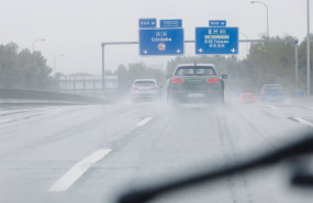 ep varios coches circulan bajo la lluvia a 2 de noviembre de 2023 en madrid espana