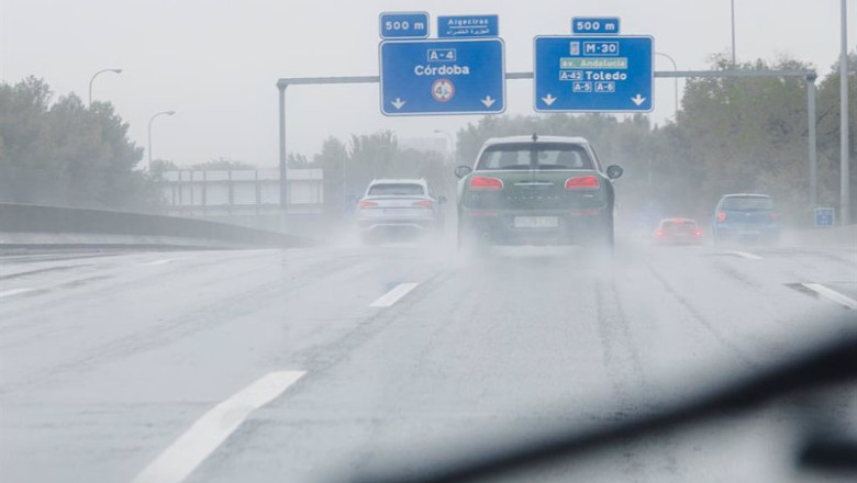 ep varios coches circulan bajo la lluvia a 2 de noviembre de 2023 en madrid espana ep varios coches circulan bajo la lluvia a 2 de noviembre de 2023 en madrid espana