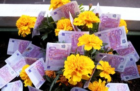 euros banknotes, eurozone, single currency, cash money. Image: epSos.de 