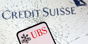 illustration montre les logos ubs et credit suisse 