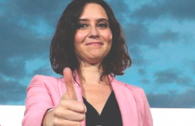 ayuso celebrando portada