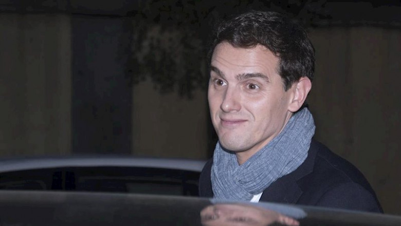 Albert Rivera se despide de su equipo con una cena en Madrid, y sale acompañado por su jefe de prensa David Bardavió | Óscar Ortiz - Europa Press - Archivo ep albert rivera se despide de su equipo con una cena en madrid y sale acompanado por su jefe de