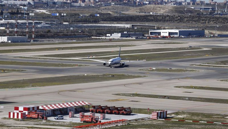 ep archivo aeropuerto barajas pista de aterrizaje y despegue pista vista del aeropuerto de barajas ep archivo aeropuerto barajas pista de aterrizaje y despegue pista vista del aeropuerto de barajas