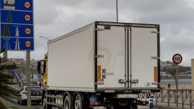 ep archivo   camion en una frontera