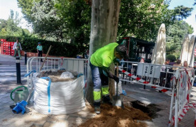 ep archivo   un trabajador en la calle a 12 de septiembre de 2024 en madrid espana
