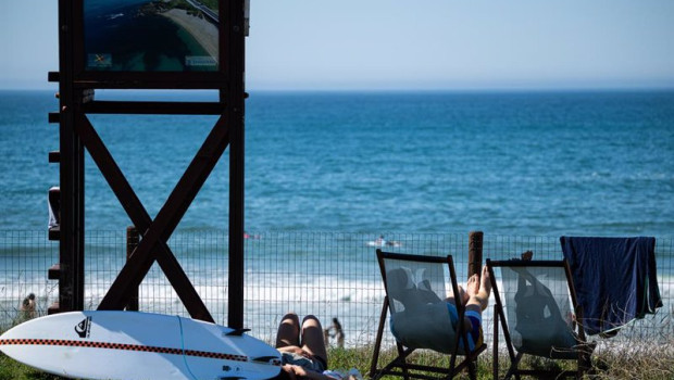 ep archivo   varias personas toman el sol frente a la playa silgar a 30 de septiembre de 2023 en