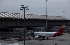 ep aviones aparcados en el aeropuerto adolfo suarez madrid barajas