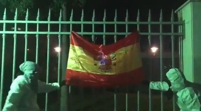 ep dos miembrosarran quemaronbanderaespanala diadamallorca