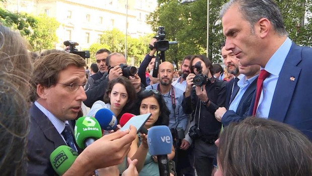 ep el alcalde de madrid jose luis martinez-almeida i se ha encarado con el portavoz de vox en el