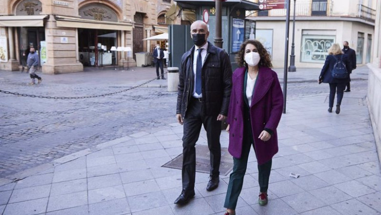 ep el alcalde de sevilla antonio munoz junto a la ministra de hacienda maria jesus montero paseando ep el alcalde de sevilla antonio munoz junto a la ministra de hacienda maria jesus montero paseando