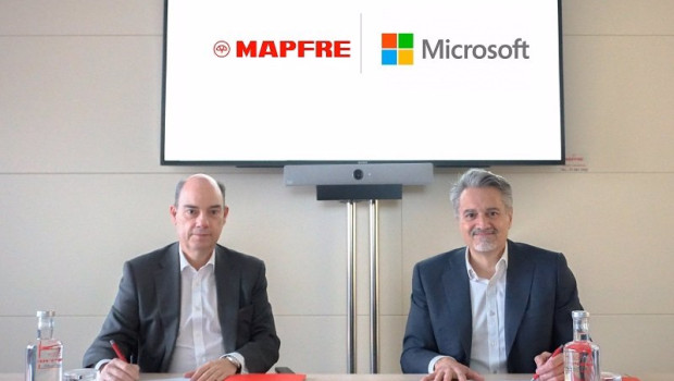 ep el consejero delegado de mapfre iberia jose manuel inchausti y el presidente de microsoft espana