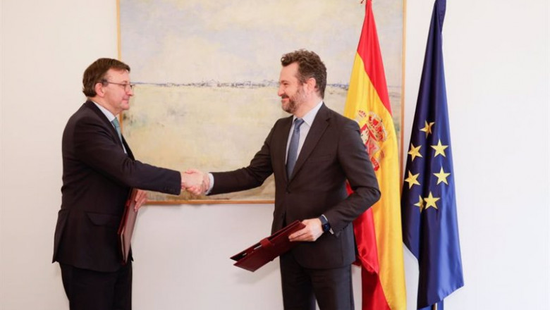 El presidente del Consejo General del Notariado, José Ángel Martínez Sanchiz, y el presidente de la CNMV, Rodrigo Buenaventura. | DSG ep el presidente del consejo general del notariado jose angel martinez sanchiz y el presidente de la