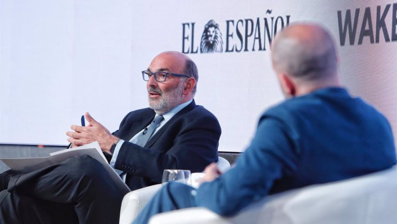 El presidente ejecutivo de Indra, Fernando Abril-Martorell, durante una ponencia en el evento 'Wake Up Spain' organizado por El Español y Llyc este lunes 12 de abril. | WAKE UP SPAIN ep el presidente ejecutivo de indra fernando abril martorell durante una ponencia en el evento wake