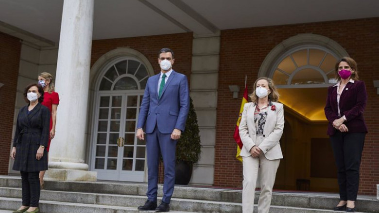 ep i d la vicepresidenta tercera del gobierno yolanda diaz la vicepresidenta primera carmen calvo el