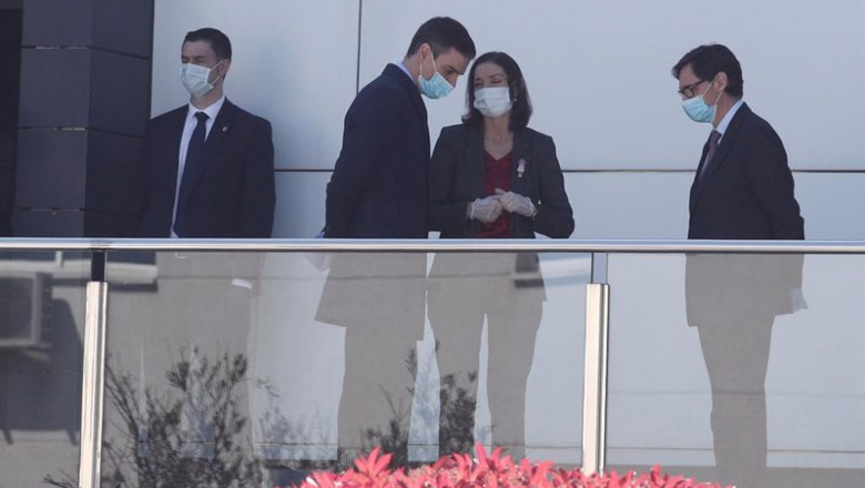 (I-D) Visita en abril del presidente del gobierno, Pedro Sánchez; la ministra de Industria y Comercio, Reyes Maroto, y el ministro de Sanidad, Salvador Illa, a la empresa Hersill, donde se fabricaron respiradores para la lucha contra el coronavirus. | Eduardo Parra - Europa Press - Archivo ep i-d visita en abril del presidente del gobierno pedro sanchez la ministra de industria y comercio