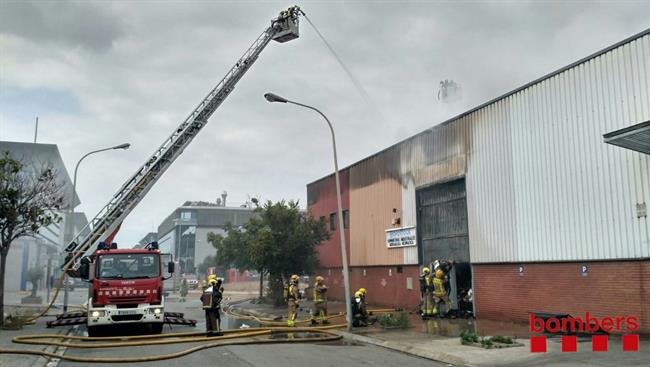 ep incendiouna nave industrialbadalona barcelona