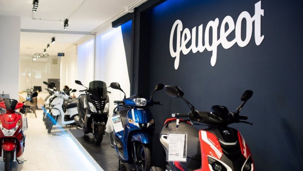 ep peugeot motocycles abre su primera flagship urbana en espana en el centro de barcelona