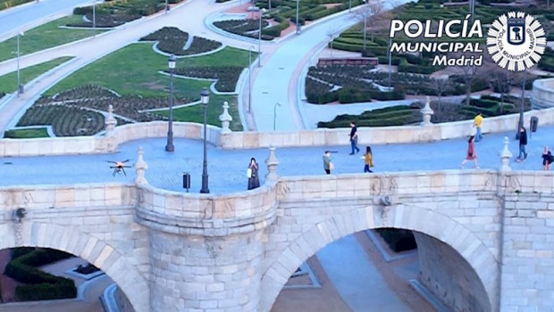 ep policia municipal utiliza drones en madrid para difundir por megafonia la recomendacion a la
