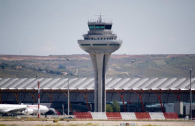 ep torre de control de la terminal 3 del aeropuerto de madrid-barajas adolfo suarez en madrid espana
