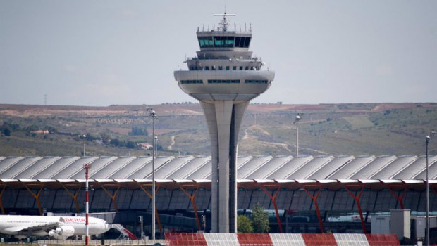 ep torre de control de la terminal 3 del aeropuerto de madrid-barajas adolfo suarez en madrid espana