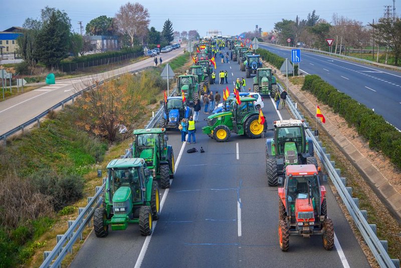 La protesta de los agricultores continúa con nuevos cortes en las carreteras