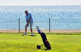 ep un golfista en la costa del sol practicando golf