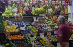 ep un puesto de frutas del mercado de abastos de triana a 13 de septiembre de 2022 en sevilla