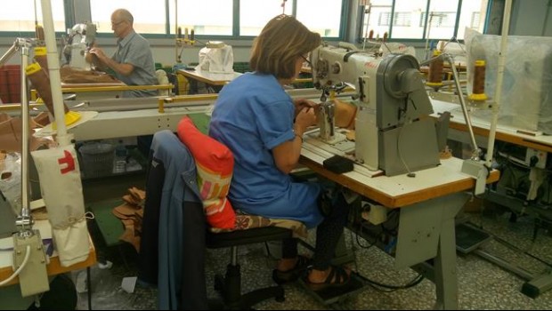 ep una trabajadorauna fabricazapatoselche