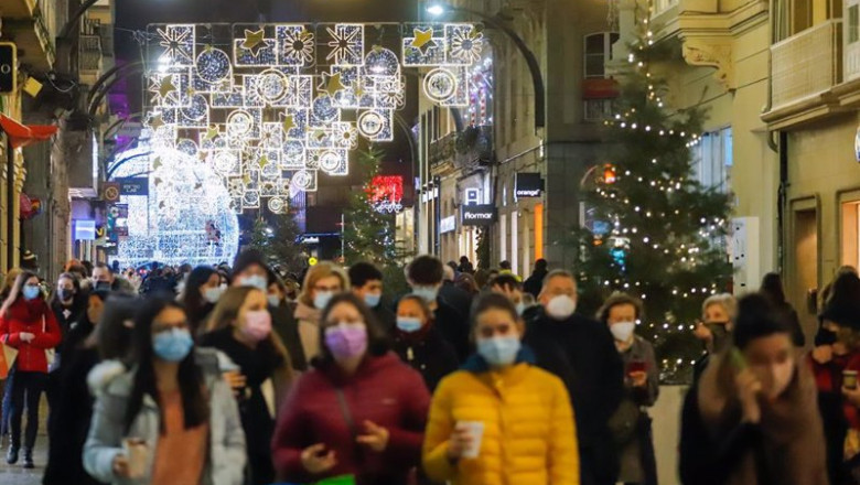 ep varias personas pasean por la calle de principe en vigo espana a 5 de diciembre de 2020 ep varias personas pasean por la calle de principe en vigo espana a 5 de diciembre de 2020