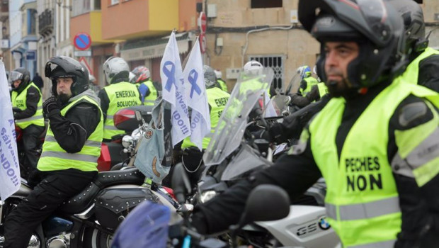 ep varios hombres participan en una caravana motera por el futuro de la planta de alcoa de san ep varios hombres participan en una caravana motera por el futuro de la planta de alcoa de san