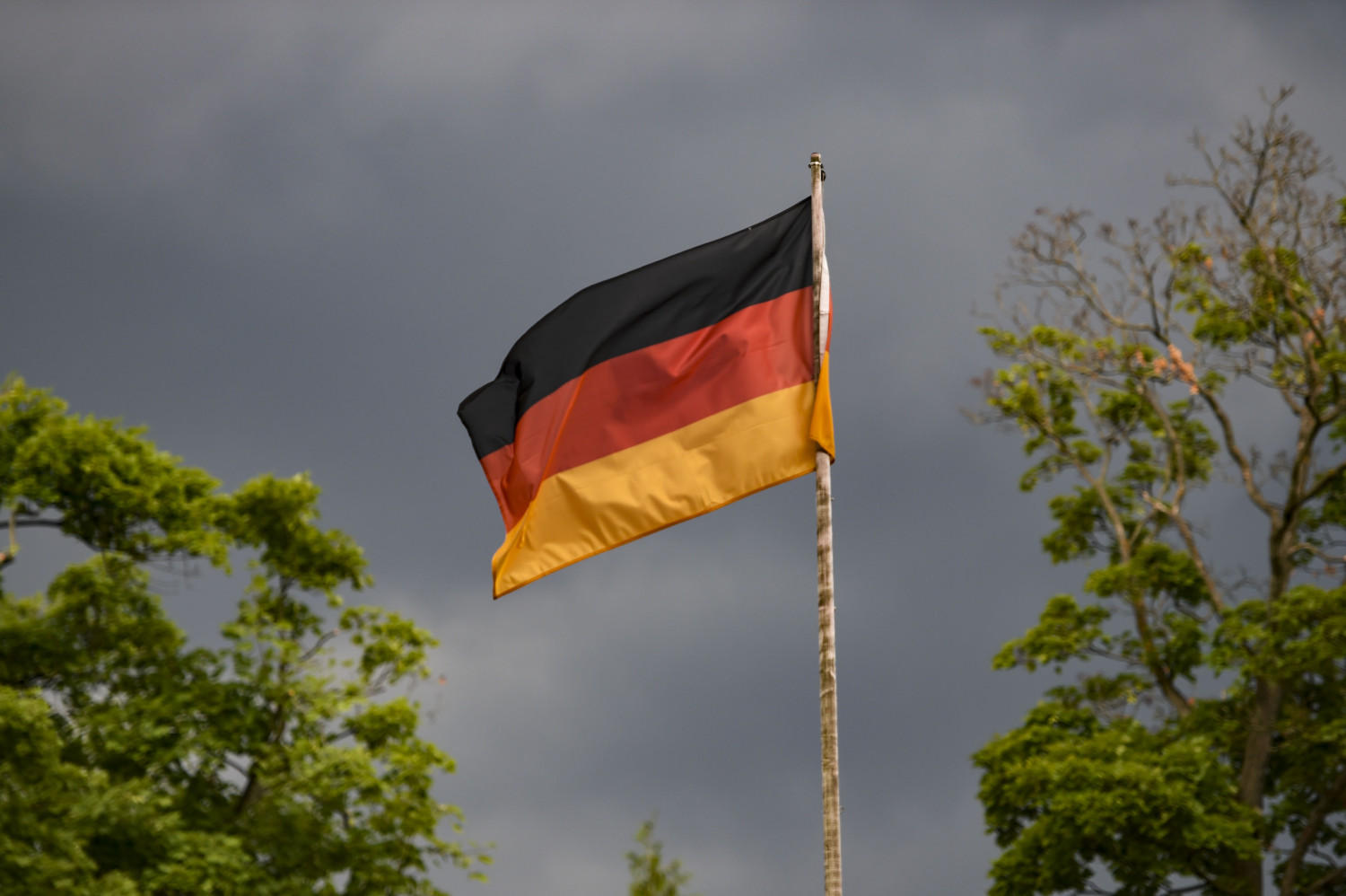allemagne drapeau temps orageux 