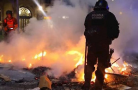 disturbios barcelona portada fuego policia
